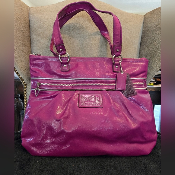 This Coach Poppy handbag in a rare raspberry purple is in like new condition! - Picture 1 of 7
